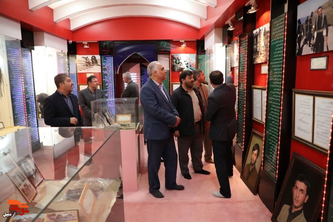 بازدید کارکنان اداره کل فرهنگ و ارشاد اسلامی از موزه شهدای اردبیل