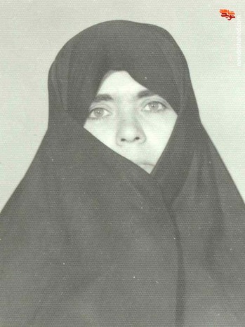 نام : زهرا
نام خانوادگي : دادرسان
شهادت : 1366/05/09 
مادر شهید

