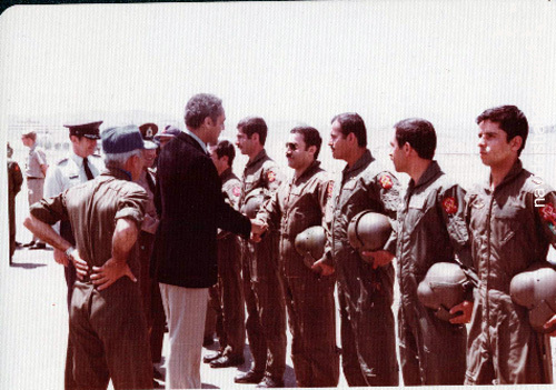 علمت اکثر من 30 طیارا جویا / قال الامام الخمینی : انتم شرکاء فی اجر الشهداء