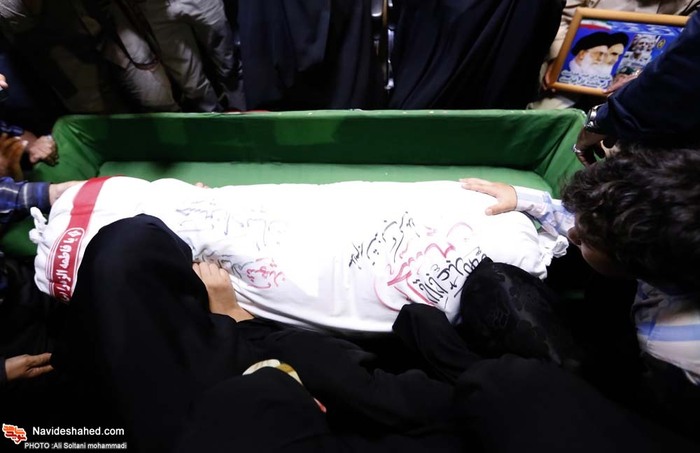 مراسیم الوداع مع الشهید حسین ادیبان بمقبرة شهداء طهران مراسیم الوداع مع الشهید حسین ادیبان بمقبرة شهداء طهران