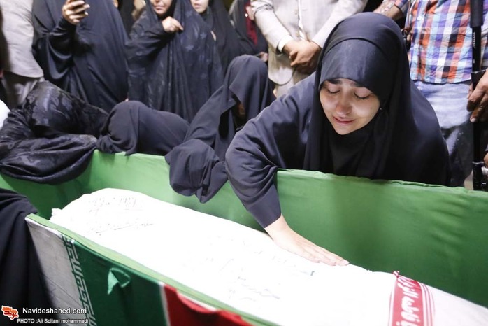 مراسیم الوداع مع الشهید حسین ادیبان بمقبرة شهداء طهران مراسیم الوداع مع الشهید حسین ادیبان بمقبرة شهداء طهران