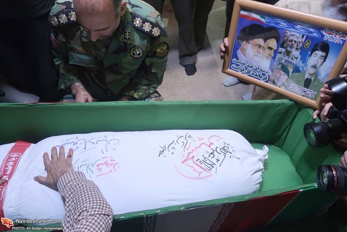 مراسیم الوداع مع الشهید حسین ادیبان بمقبرة شهداء طهران مراسیم الوداع مع الشهید حسین ادیبان بمقبرة شهداء طهران