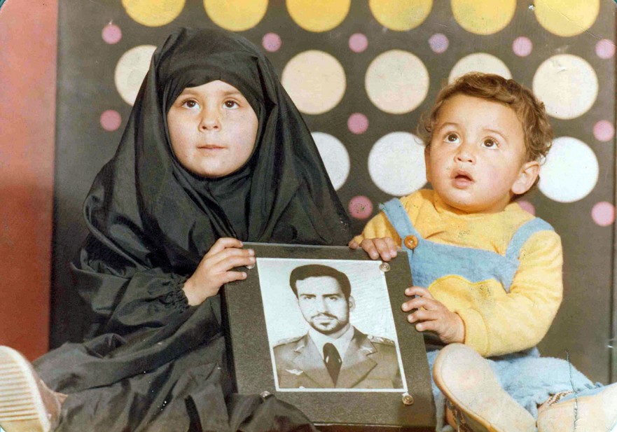 تصویر زیبایی از فرزندان شهید احمد کشوری در دوران کودکی