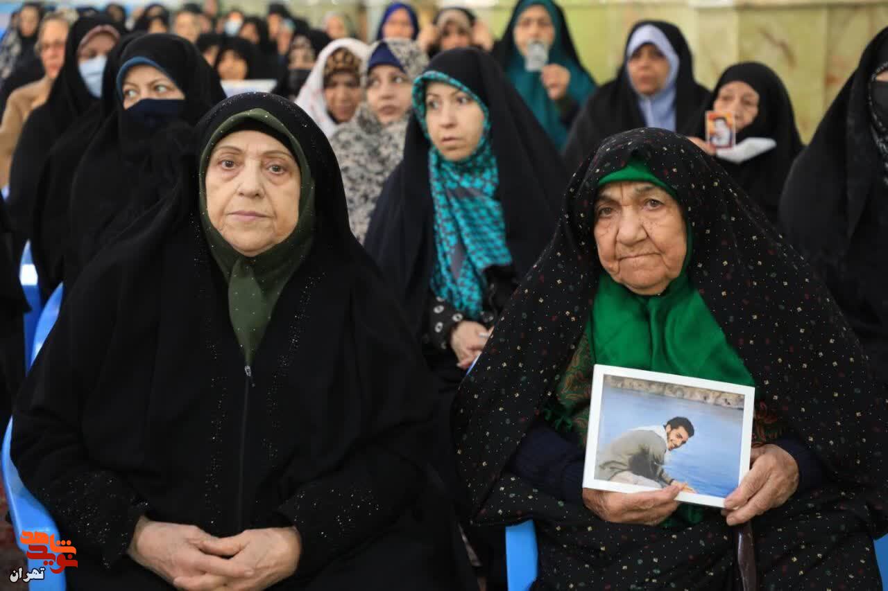 آیین بدرقه ۶۰۰ نفر از خانواده شهدا به مشهد مقدس برگزار شد آیین بدرقه ۶۰۰ نفر از خانواده شهدا به مشهد مقدس برگزار شد