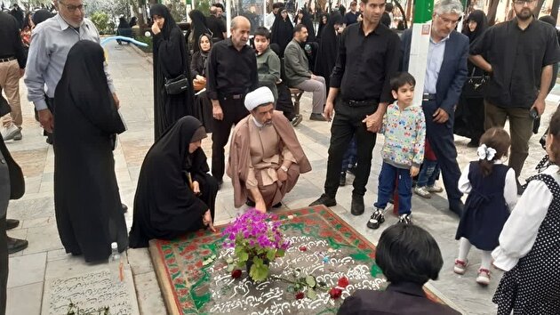 زیارت قبور شهدا و تکریم خانواده معظم همزمان با آغاز سال جدید