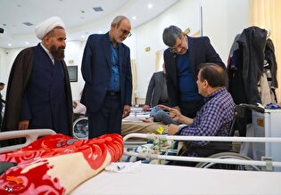 همزمان با روز جانباز، استاندار یزد با جانبازان...