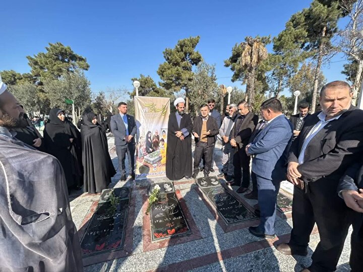 آیین عطرافشانی و گلباران مزار شهدای غریب در اسارت گرگان برگزار شد