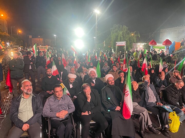 تجمع مردمی تشکل‌های شاهد و ایثارگر در میدان بهارستان تهران برگزار شد