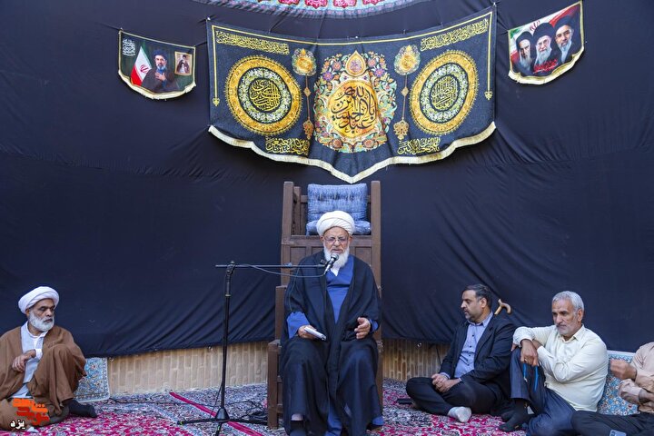 مراسم گرامیداشت رهبر شهید انقلاب اسلامی در مدرسه علمیه خان یزد برگزار شد