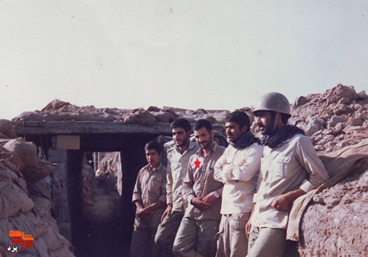 آن روزها در سنگر؛ ورق زدن خاطرات تصویری شهید احمد زارع شاهی