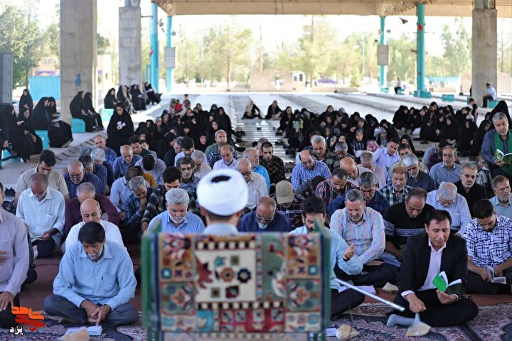 طنین نوای دعای ندبه در جوار مزار پاک شهدای خلدبرین یزد + گزارش تصویری
