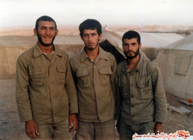 نفر اول از راست شهید سیدجعفر احمدپناه