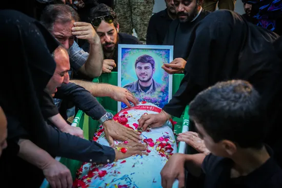 عکس/ دیدار با شهید رسول رستمی فرمانده گروهان لشکر ۲۷ محمد رسول الله (ص) ۴۱ سال پس از شهادت