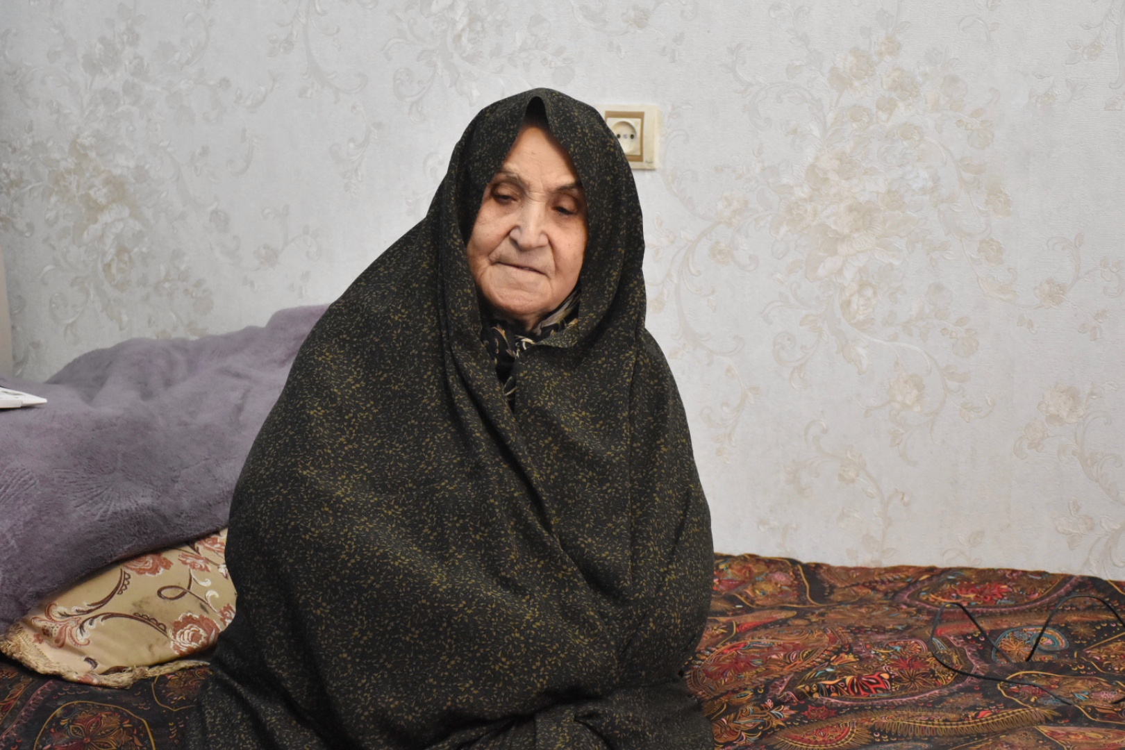 از خانواده شهدای دلفان تجلیل شد از خانواده شهدای دلفان تجلیل شد
